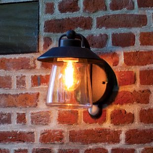LUTEC CATE buitenwandlamp met sensor, zwart, 22 cm, IP44, E27