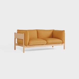 HAY Arbour ECO 2-zits bank Stof Vidar 472 mustard–geolied eiken onderstel