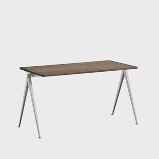 HAY Pyramid 01 bureau Oak smoked – 140x65 cm – beige stalen onderstel