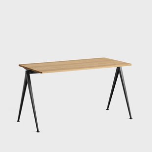 HAY Pyramid 01 bureau Oak clear lacquer – 140x65 cm – zwart stalen onderstel