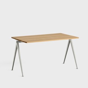 HAY Pyramid 01 bureau Oak clear lacquer – 140x75 cm – beige stalen onderstel
