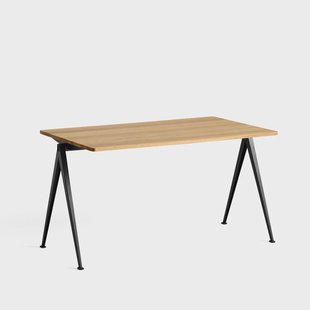 HAY Pyramid 01 bureau Oak clear lacquer – 140x75 cm – zwart stalen onderstel