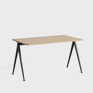 HAY Pyramid 01 bureau Oak mat gelakt – 140x75 cm – zwart stalen onderstel