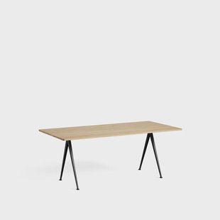 HAY Pyramid 02 eettafel Oak mat gelakt – 190x85 cm – zwart stalen onderstel