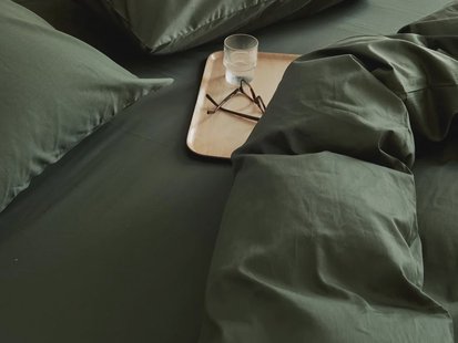 Yumeko Dekbedovertrek katoensatijn dark olive - zonder slopen 100% biologisch en fairtrade katoen, satijn geweven