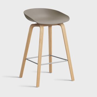 HAY About a Stool 32 Low barkruk gelakt eiken onderstel 2.0 Khaki – roestvrijstalen steun