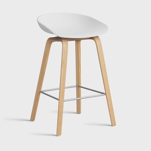 HAY About a Stool 32 Low barkruk gelakt eiken onderstel 2.0 Wit – roestvrijstalen steun