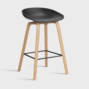 HAY About a Stool 32 Low barkruk gelakt eiken onderstel 2.0 Zwart – zwart stalen steun