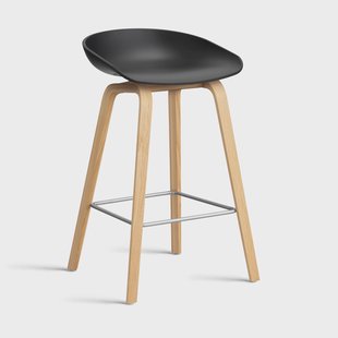 HAY About a Stool 32 Low barkruk gelakt eiken onderstel 2.0 Zwart – roestvrijstalen steun