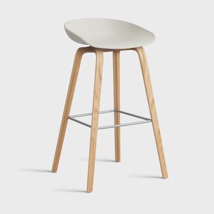 HAY About a Stool 32 High barkruk gelakt eiken onderstel 2.0 Melange cream – roestvrijstalen steun