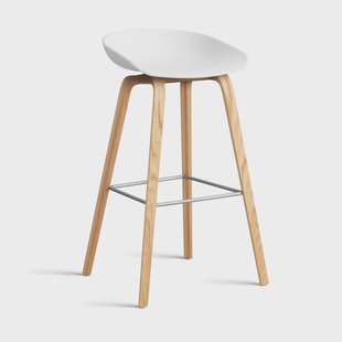HAY About a Stool 32 High barkruk gelakt eiken onderstel 2.0 Wit – roestvrijstalen steun