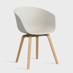 HAY About a Chair 22 2.0 stoel Melange cream – gelakt eiken onderstel