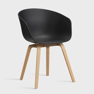 HAY About a Chair 22 2.0 stoel Zwart – gelakt eiken onderstel