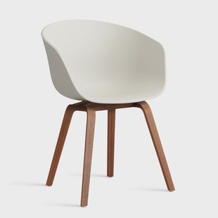 HAY About a Chair 22 2.0 stoel Melange cream – gelakt walnoot onderstel
