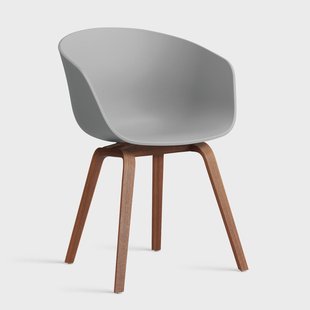 HAY About a Chair 22 2.0 stoel Concrete grey – gelakt walnoot onderstel