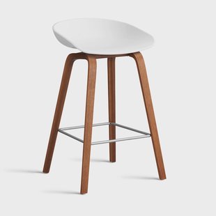 HAY About a Stool 32 Low barkruk walnoot onderstel 2.0 Wit – roestvrijstalen steun