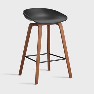 HAY About a Stool 32 Low barkruk walnoot onderstel 2.0 Zwart – zwart stalen steun