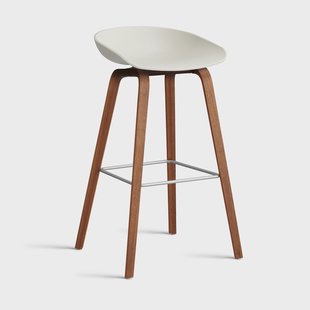 HAY About a Stool 32 High barkruk walnoot onderstel 2.0 Melange cream – roestvrijstalen steun