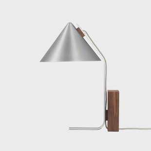 Kristina Dam Studio Cone tafellamp Aluminium-walnoot