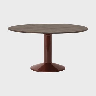 Muuto Midst pilaar­tafel Donker geolied eiken-donkerrood, Ø140 cm