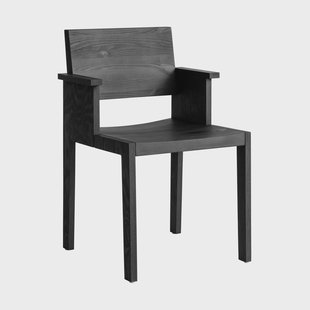 Vaarnii 016 Maasto Dining Armchair armstoel Zwart gebeitst grenen