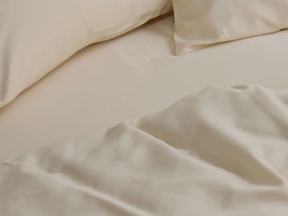 Yumeko Hoeslaken katoensatijn almond milk 90x210x30 100% biologisch en fairtrade katoen, satijn geweven