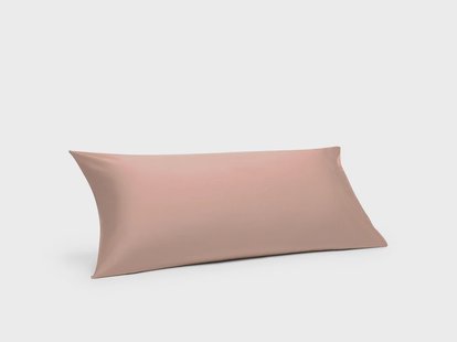 Yumeko Kussensloop katoensatijn cosmea pink 40x80 100% biologisch en fairtrade katoen, satijn geweven
