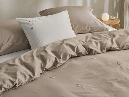 Yumeko Kussensloop katoensatijn warm white seashell 60x70 100% biologisch en fairtrade katoen, satijn geweven