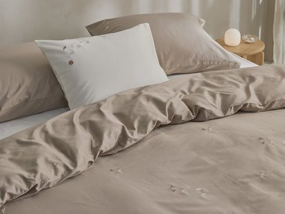 Yumeko Kussensloop katoensatijn warm white seashell 50x60 100% biologisch en fairtrade katoen, satijn geweven