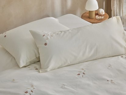 Yumeko Kussensloop katoensatijn warm white seashell 100% biologisch en fairtrade katoen, satijn geweven