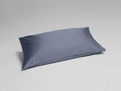 Yumeko Kussensloop katoensatijn misty blue 40x80 100% biologisch en fairtrade katoen, satijn geweven