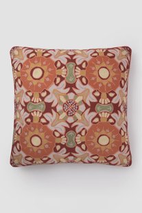 Donkerrood kussen met moza&iuml;ek print