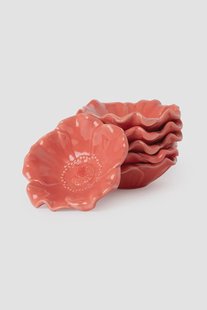 Lichtrode bloemen kom