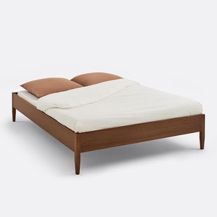 Bed met lattenbodem, van massief eiken en walnootfineer, MADARA