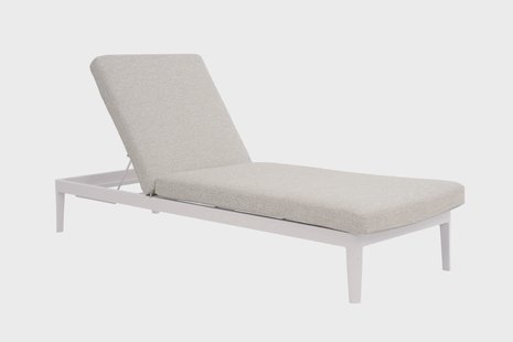 Lifestyle Mateo ligbed met kussen wit/sandy