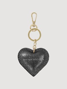 Handgemaakte su&egrave;de sleutelhanger Love