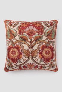 Rood kussen met bloemendessin