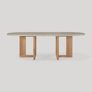 Ethnicraft Ovale Tuintafel Trestle Beton en teakhout, 240 x 110cm - Grijs - Ovaal
