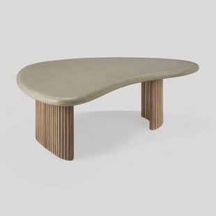 Ethnicraft Organische Outdoor Salontafel Boomerang Beton en teakhout, 90 x 61cm - Grijs