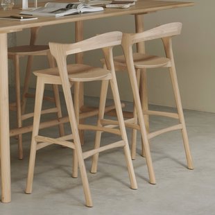 Ethnicraft Barstoel Bok Gevernist Eikenhout - Naturel (zithoogte 78cm)