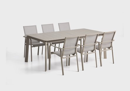 Kave Home Tuinset Brela Met Brela uitschuifbare tuintafel en 6 Canea stoelen, 205/287 x 100cm - Taupe/Beige