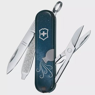 Victorinox Classic SD Zodiac Signs 2026, Aquarius 0.6223.2AQU Zwitsers zakmes