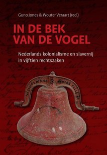 In de bek van de vogel