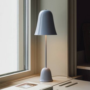 Blåklockan tafellamp lichtblauw, hoogte 56 cm - Globen Lighting - Woonkamer - Scandinavisch - Metaal - Met lampenkap