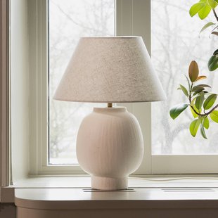 Lorenzo tafellamp beige, hoogte 46 cm - Globen Lighting - Woonkamer - Scandinavisch - Keramiek - Met lampenkap