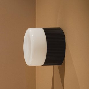Hubble 12 badkamer wandlamp, Ø 12 cm, zwart - Globen Lighting - Scandinavisch - Metaal - Rond