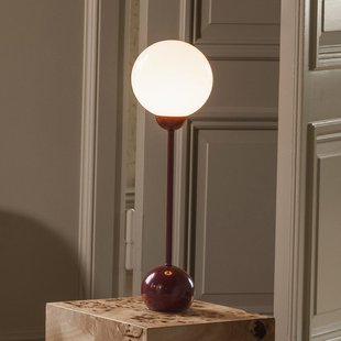 Ripley-tafellamp, bordeauxrood, hoogte 52 cm - Globen Lighting - Woonkamer - Scandinavisch - Metaal - Met lampenkap