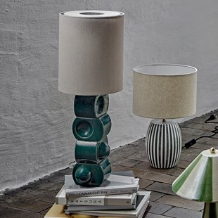 Brady tafellamp, crème/groen, hoogte 68 cm - Bloomingville - Slaapkamer - Scandinavisch - Keramiek - Met lampenkap