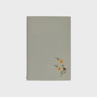 Schrift, gekleurd kraftpapier, geborduurde bloem, A5