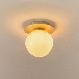 Liila 1 Medium wandlamp, goud/honinggeel, IP44, G9 - Nuura - Badkamer - Designer - Glas - Bol